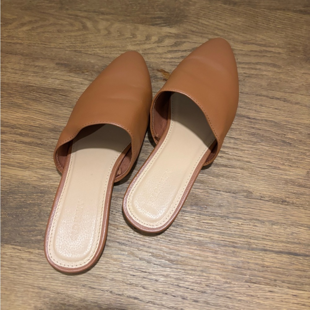 Old Navy Pointed Flat Mule - Picture 2 of 4